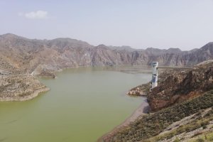 Aspecto actual del pantano del Almanzora tras las copiosas lluvias caídas en los últimos días.