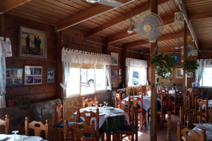 Imagen del interior de Restaurante El Parque ubicado en pleno Cabo de Gata.