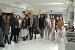 El grupo de empresas que se reunieron en el Cosentino City de Barcelona
