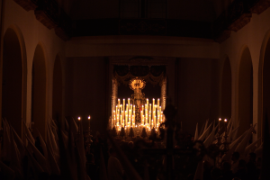 María Santísima del Consuelo en el interior de San Agustín tras la estación de penitencia de la Hermandad del Silencio