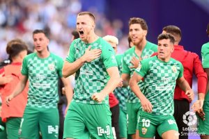 Rodrigo Ely celebrando el empate frente al Real Valladolid.