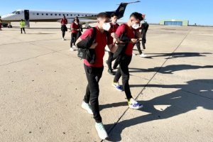 La expedición del Almería a su llegada a Valladolid el viernes por la tarde.