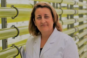 Alicia González Céspedes, en una de las instalaciones de investigación de la Estación Experimental de Cajamar, Las Palmerillas.