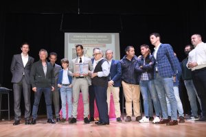 Jesús Almería rodeado de profesionales y amigos. Foto: Baltasar Gálvez