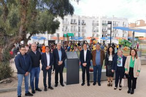 Los miembros del equipo de Gobierno municipal durante la inauguración.