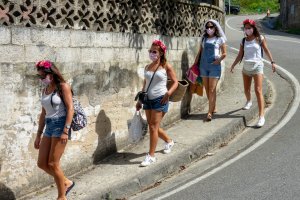Un grupo de amigas celebran una despedida de soltera.