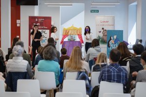 Uno de los cuentacuentos ha tenido lugar en la Biblioteca Central.