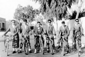 Ciclistas almerienses vestidos de domingo.