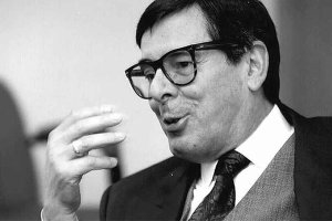 El poeta José Ángel Valente.