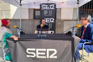 El alcalde de Adra, Manuel Cortés, y la consejera de Agricultura, Carmen Crespo.