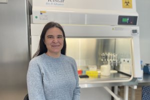 Inmaculada Polo en su lugar favorito para trabajar: el laboratorio de Microbiología.