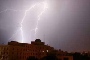 Imagen de archivo de una tormenta en la capital.