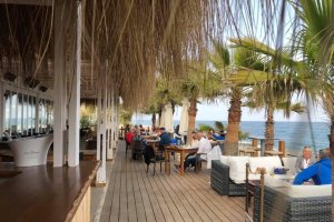 Imagen de la terraza de Bocaina Beach Club.