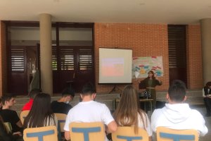 Acto de la Asociación Andaluza de Matronas este jueves en el IES Carmen de Burgos de Huércal de Almería.