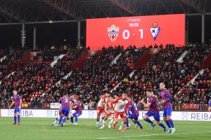 Almería y Eibar llevan casi toda la temporada en ascenso directo.