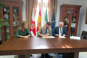 Ramón Fernández-Pacheco firmando con Antonio Sánchez de Amo