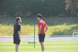 Rubi habla con el capitán.