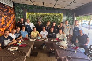 Una foto de Primera en La Salada con parte de la plantilla del Almería.