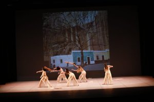 Alumnas de 5º de Danza Clásica en La Mirada de Pérez Siquier. Foto: Marian León