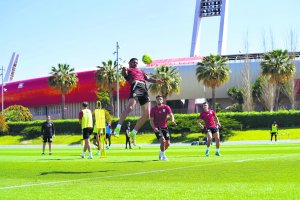 Samú Costa volando en el entrenamiento previo a la visita al Reale Arena.