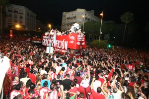 Almería se echó a la calle para celebrar la vuelta del Almería a Primera en 2013.