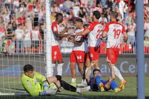 La plantilla quiere vivir la fiesta del ascenso ganando al Alcorcón.