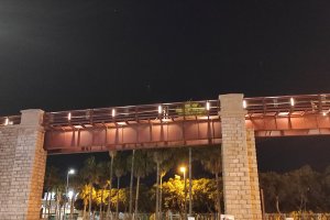 El Cable Inglés, con nueva iluminación superior para el paseo elevado.