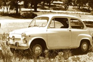 Dos almerienses dieron la vuelta a España en cuatro días a bordo de un Seat 600.