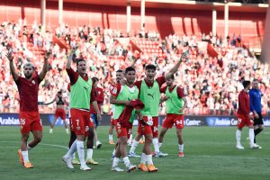 Los futbolistas quieren ganar el partido y luego celebrar con la afición.
