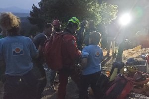 Efectivos, durante las labores de rescate en la Cueva de la Gitana de María.
