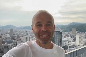 Andrés Iniesta invita a los equipos a disfrutar de la Níjar Cup.