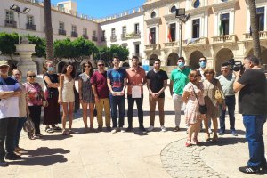 Miembros y familiares de la plataforma de afectados de las viviendas de Vilches