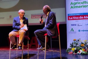 Acto de reconocimiento al compromiso tecnológico en los Premios de la Agricultura Almeriense.