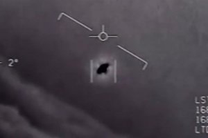 El exlíder del programa del Pentágono sobre OVNIS asegura que hay pruebas convincentes de que hay vida extraterrestre.