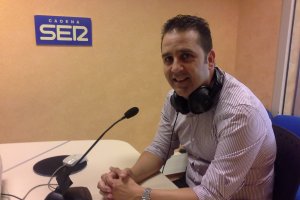 Alberto Benito en una de sus visitas a los estudios de la Cadena SER.