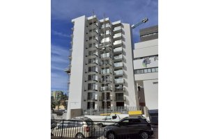 Edificio Jupiter remozado en Aguadulce.