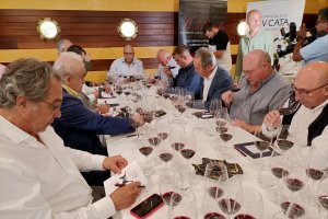 Ceremonia de la cata ciega celebrada en el restaurante Escánez de Garrucha