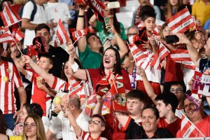 Le pueden dar mil golpes pero la afición rojiblanca nunca falla.