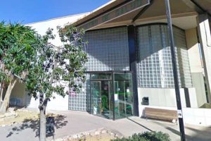 Fachada del centro de salud cuevano.