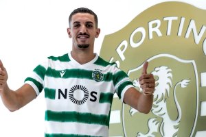 Zou Feddal con el escudo del Sporting de Portugal, club con el que acaba contrato.