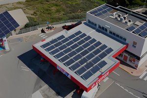 Ahorro energético con placas solares.