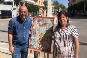 El alcalde, Domingo Fernández, y la concejal de Promoción Económica,  Mónica Navarro, presentan la programación de la noche en blanco.