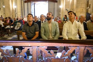 Rubi, El Assy y Javi Robles, en la ofrenda floral.