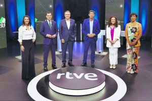 Los participantes en el debate de anoche.