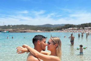 Robertone con su mujer en Ibiza.