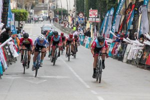 Llegada a Cuevas en la primera edición.