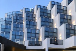 El Hotel Carboneras Cabo de Gata te abre sus puertas a un enclave de tranquilidad, confort y comodidad.