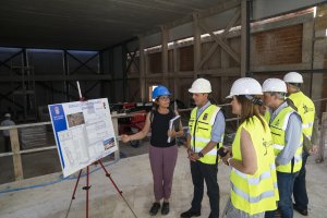 Autoridades políticas visitando las obras en Benahadux.