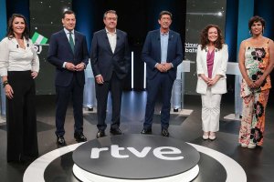 Los candidatos en el debate del lunes.