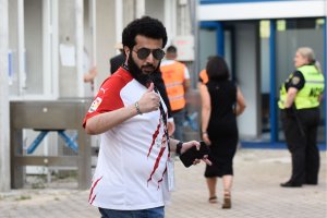 El presidente del Almería dando el OK a LA VOZ en el campo de Butarque.